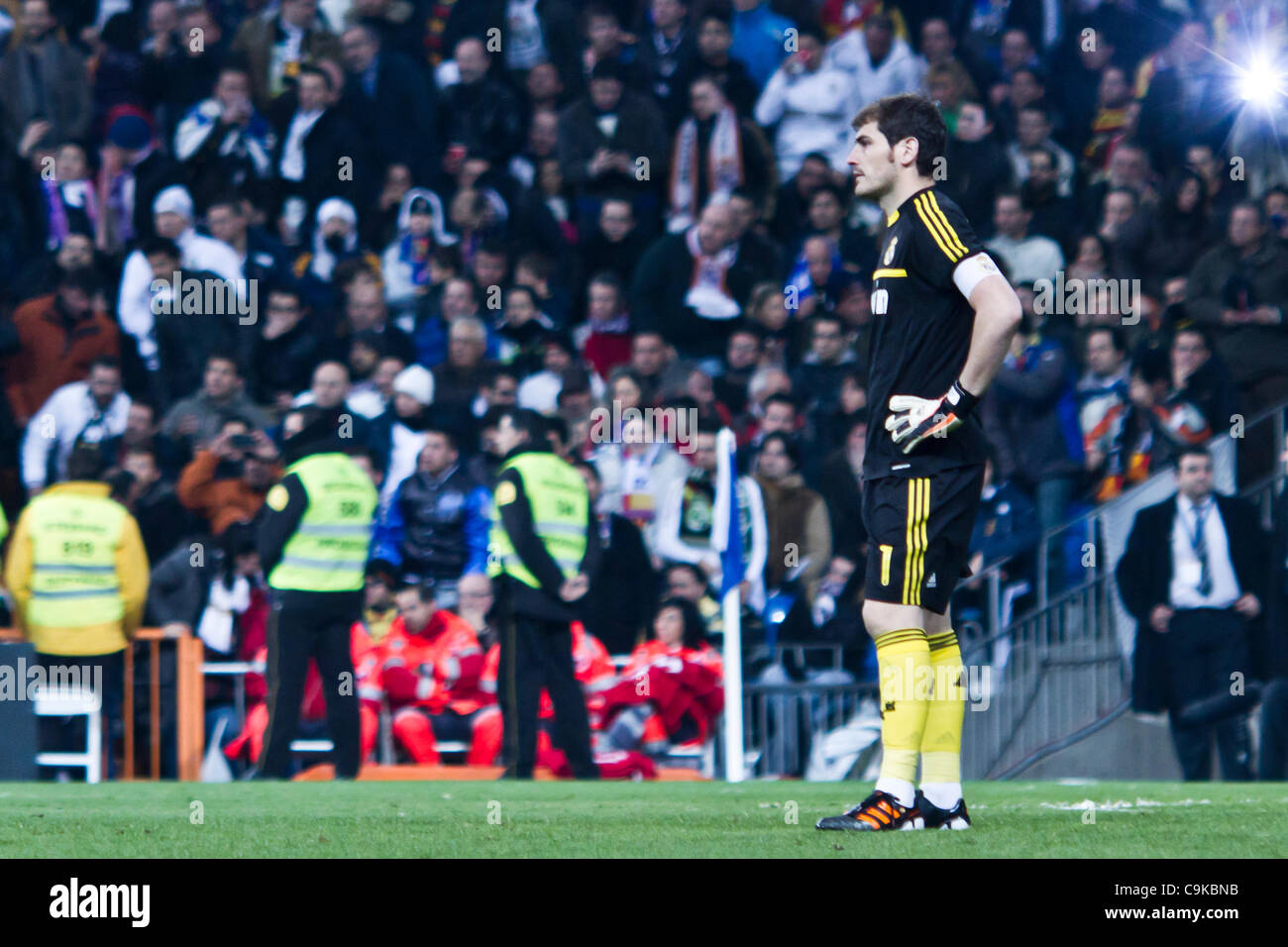 18/01/2011 - MADRID, Spain // COPA DEL REY FOOTBALL - Real Madrid vs. Barcelona - 1/4 finals - Santiago Bernabeu ------------- Iker Casillas from Real Madrid as he laments the goal his team just received from Carles Puyol Stock Photo