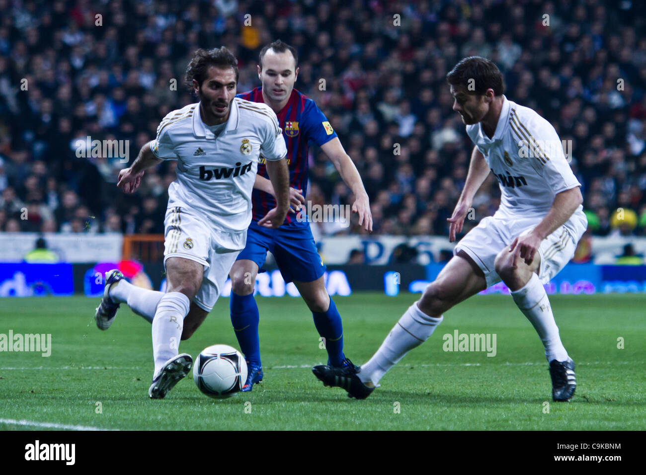 Xabi alonso iniesta xavi hi-res stock photography and images - Alamy