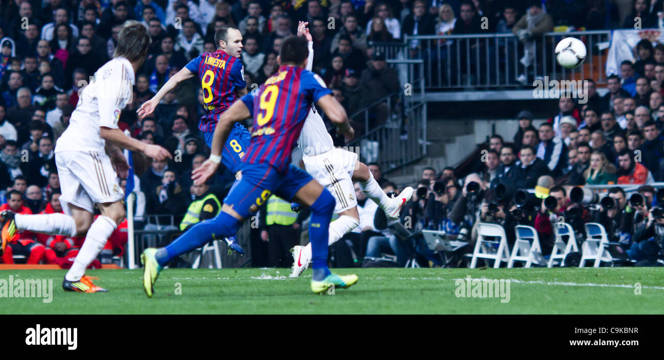 18/01/2011 - MADRID, Spain // COPA DEL REY FOOTBALL - Real Madrid vs. Barcelona - 1/4 finals - Santiago Bernabeu ------------- Andres Iniesta from FC Barcelona as he shoots the ball in an opportunity for FC Barcelona Stock Photo