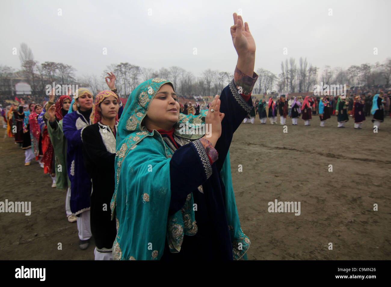 Kashmiri muslim girls performs during a Republic Day at the Bakshi ...