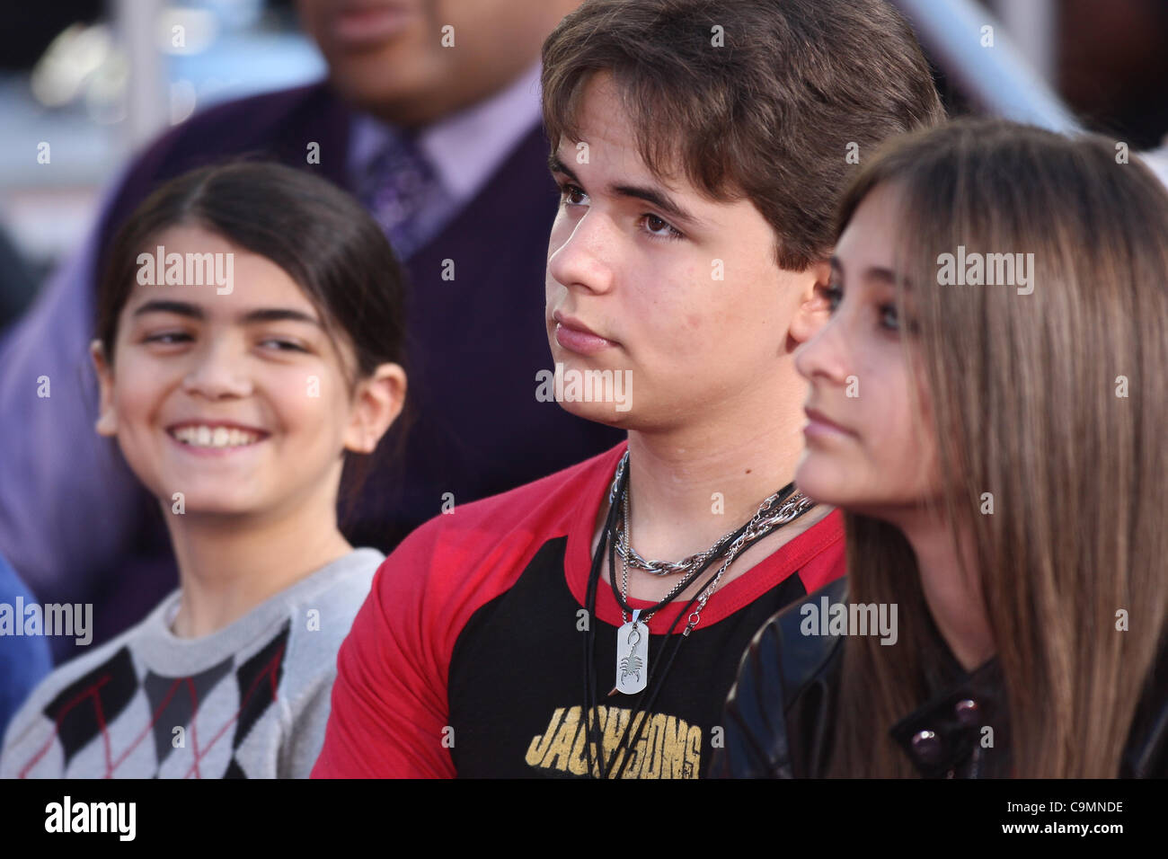 BLANKET JACKSON & PRINCE JACKSON & PARIS JACKSON MICHAEL JACKSON HAND