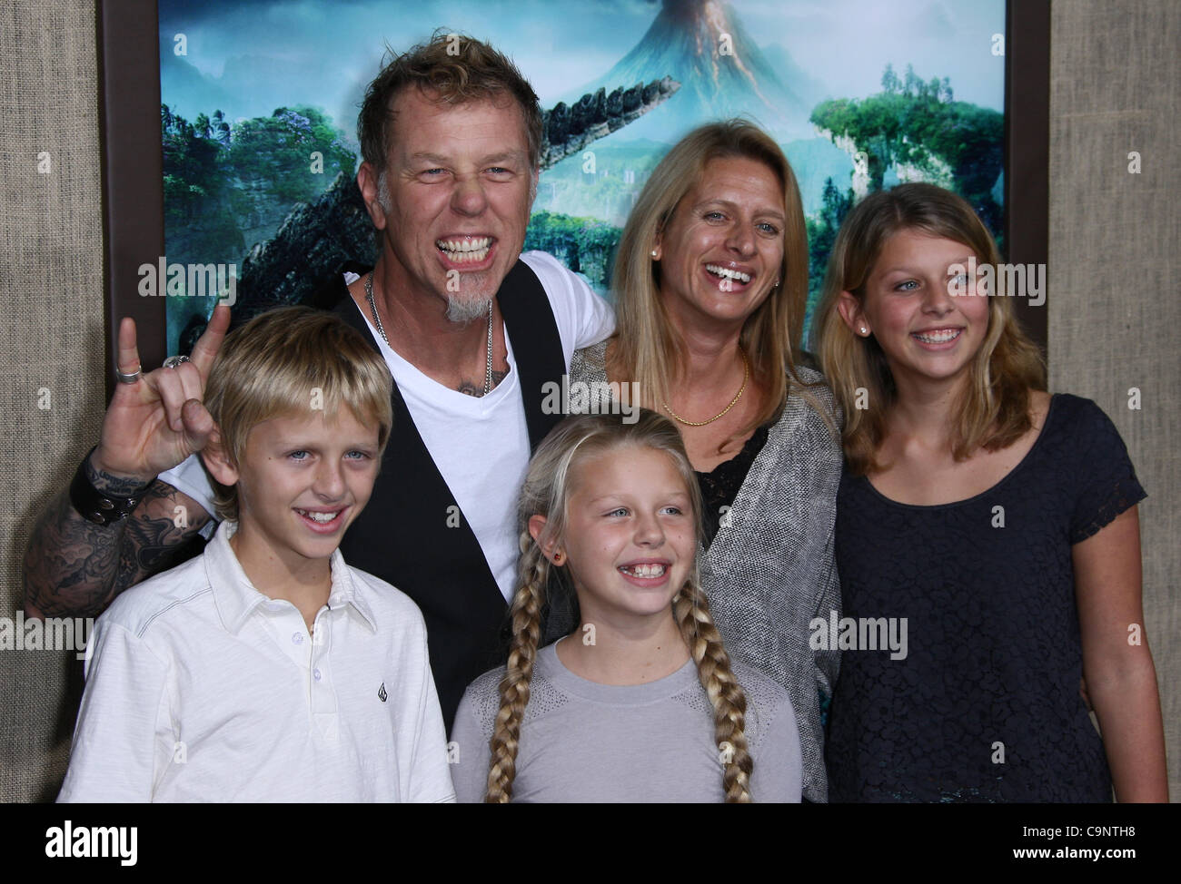 JAMES HETFIELD & FAMILY JOURNEY 2 THE MYSTERIOUS ISLAND. LOS ANGELES PREMIERE HOLLYWOOD LOS ANGELES CALIFORNIA USA 02 Februar Stock Photo