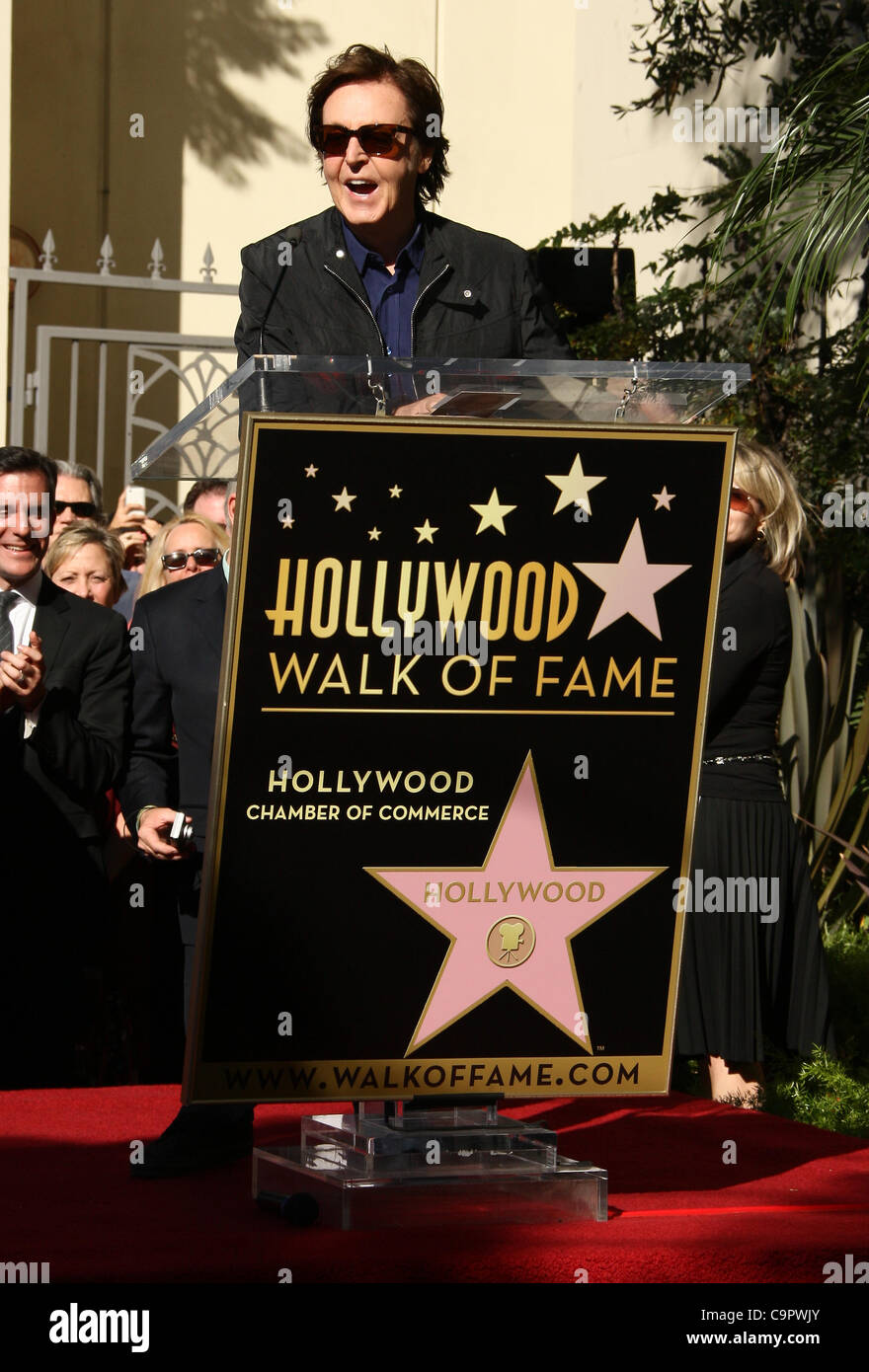 PAUL MCCARTNEY PAUL MCCARTNEY HONORED WITH A STAR ON THE HOLLYWOOD WALK OF FAME HOLLYWOOD LOS ANGELES CALIFORNIA USA 09 Febru Stock Photo