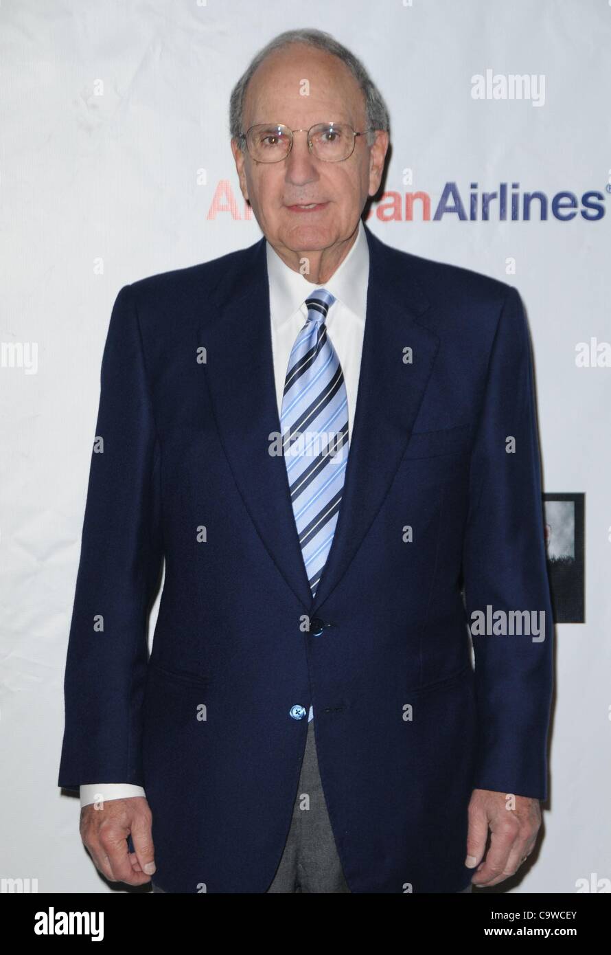 Senator Mitchell at arrivals for Oscar Wilde Honoring The Irish