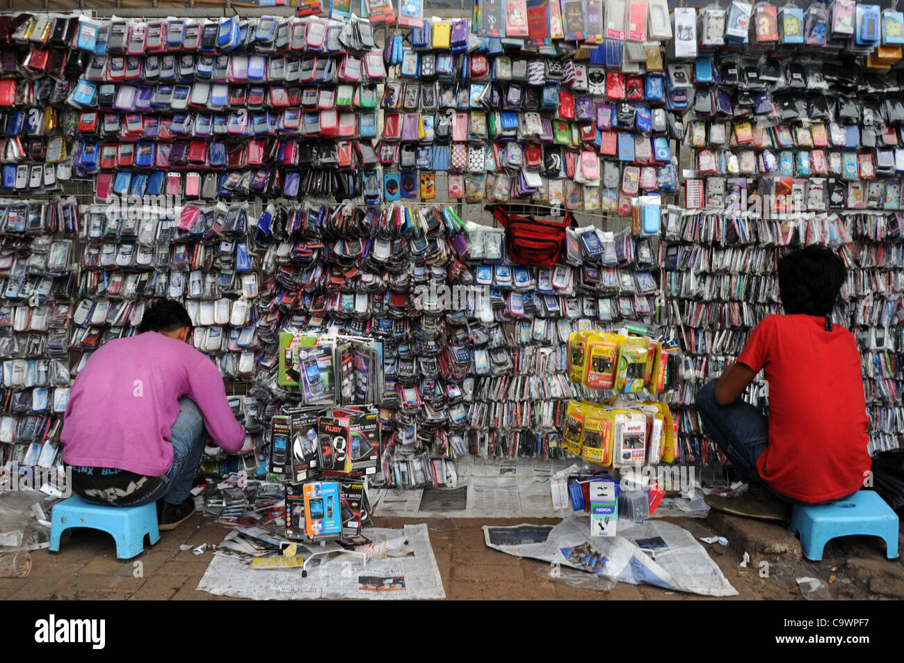 Feb. 26, 2012 Jakarta, Indonesia Indonesia ales vendor sale mobile phone casing at a