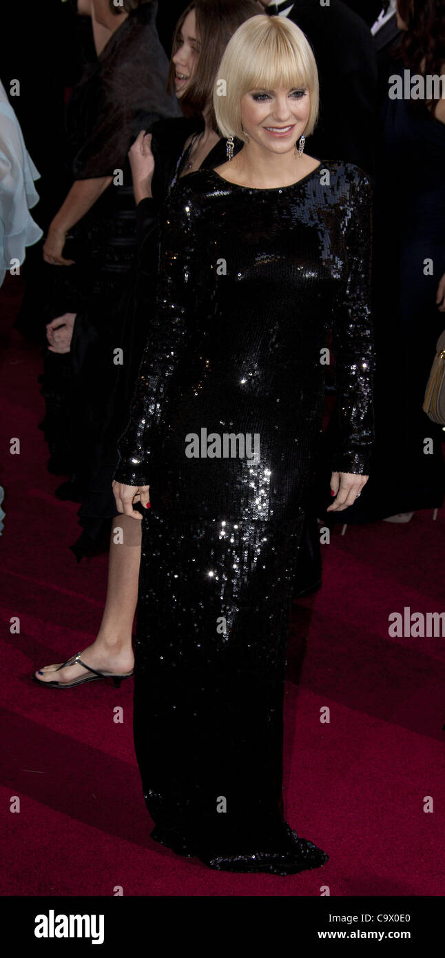 Anna faris red carpet hi-res stock photography and images - Alamy