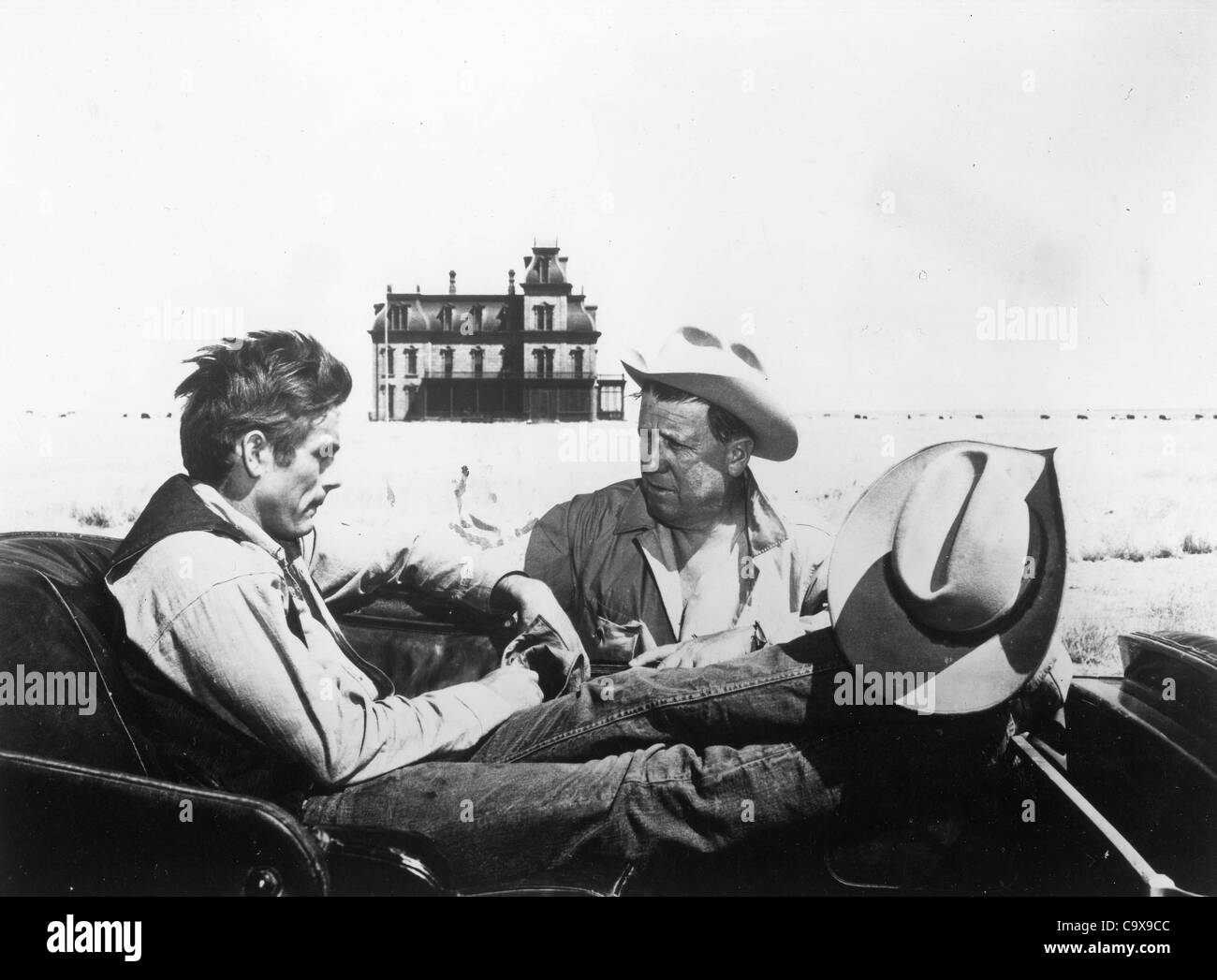 JAMES DEAN with George Stevens.Giant 1956.Supplied by   Photos, inc.(Credit Image: Â© Supplied By Globe Photos, Inc/Globe Photos/ZUMAPRESS.com) Stock Photo