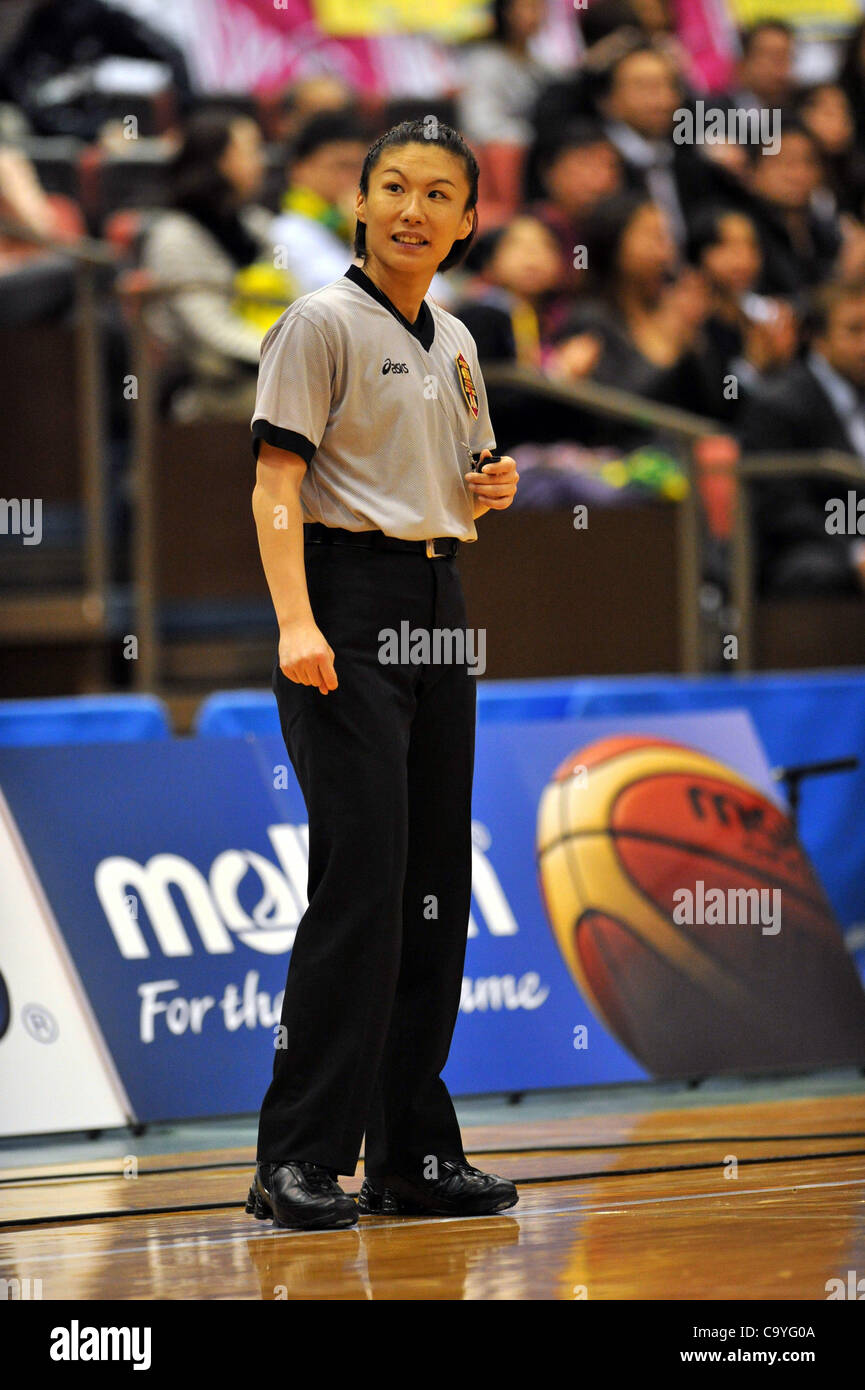 Referee basketball hi-res stock photography and images - Alamy