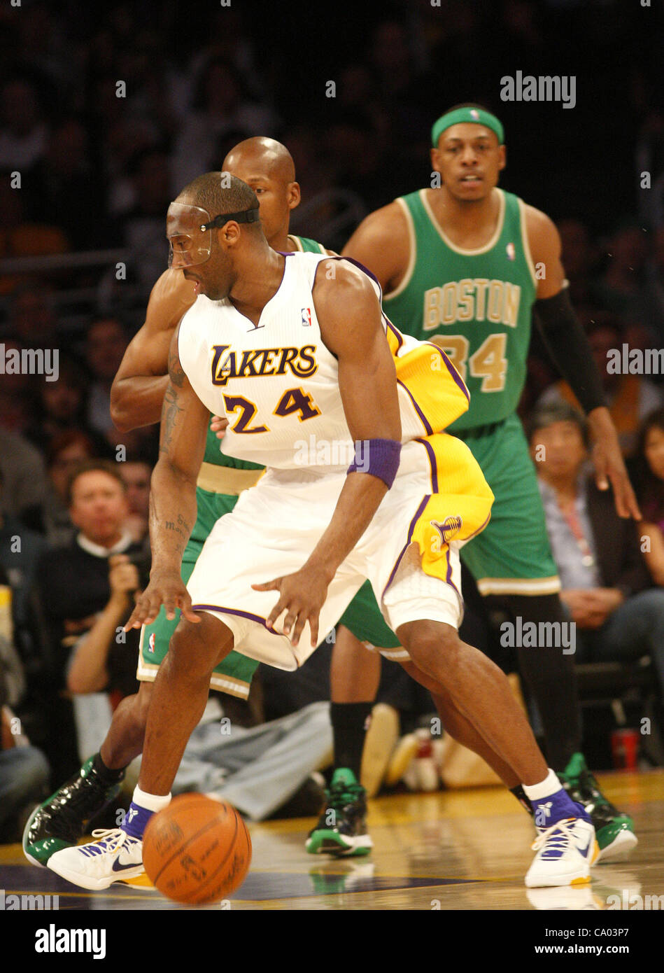 Tom Brady arriving at the Staples Centre for the LA Lakers v Boston Celtics  basketball game Los Angeles, California - 11.03.12 Stock Photo - Alamy