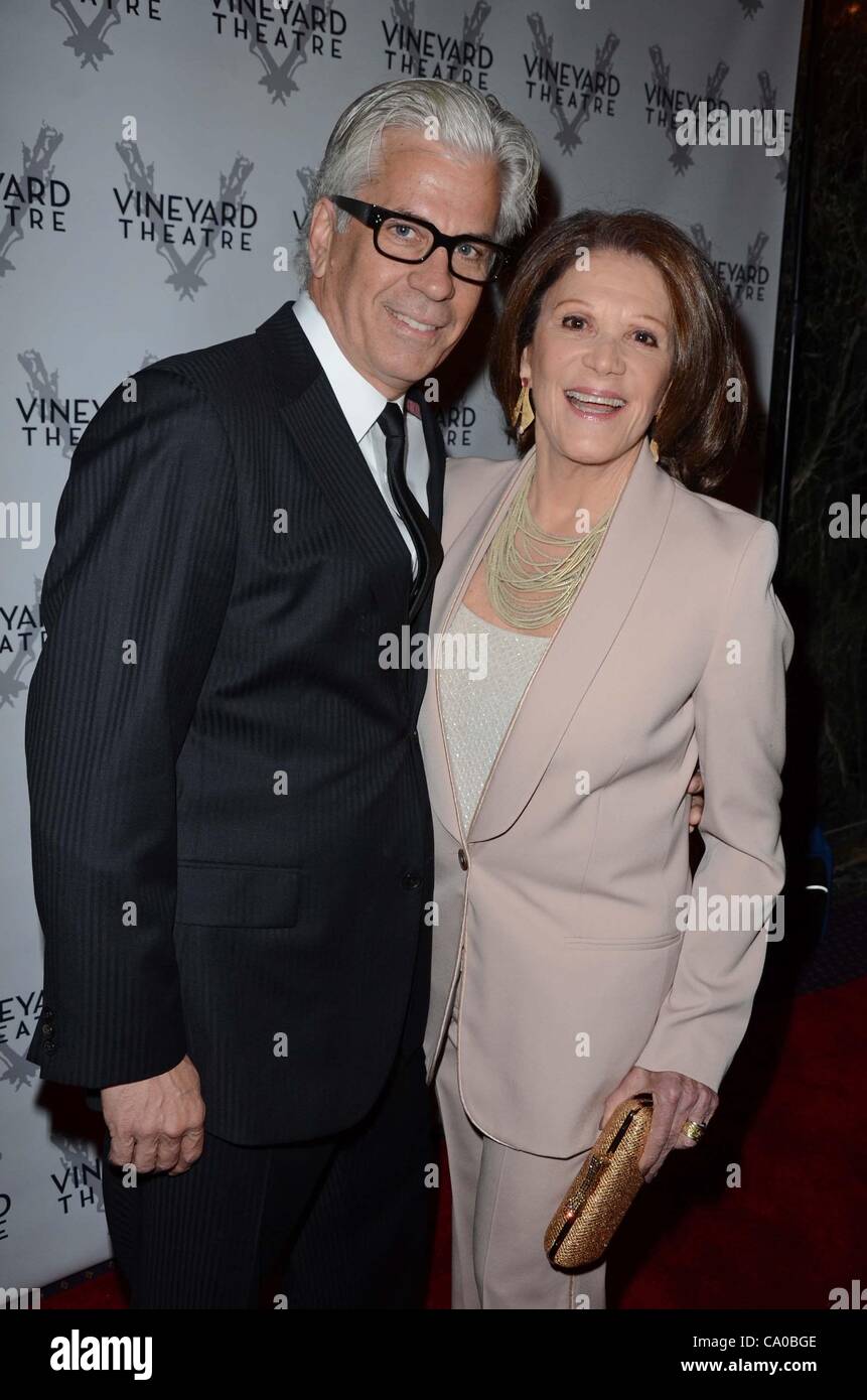 Steve Bakunas, Linda Lavin at arrivals for 2012 Vineyard Theatre Gala