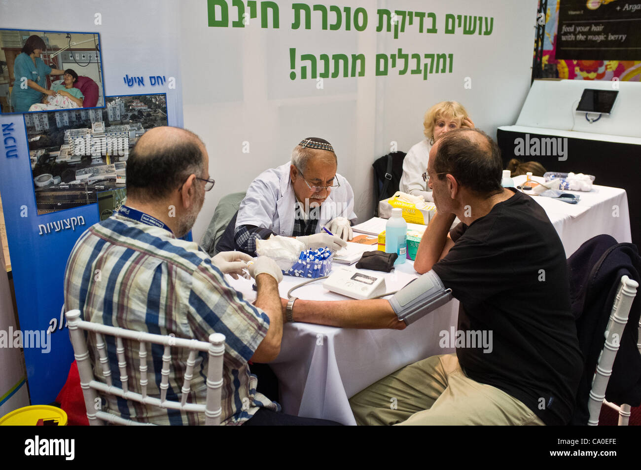 Visitors at the Jerusalem Marathon Expo undergo free Glaucoma tests at the International Congress Center. Expo deals with sports, fitness, health and beauty and will run for three days leading up to the marathon this Friday (March 16th). Jerusalem, Israel. 13-Mar-2012. Stock Photo