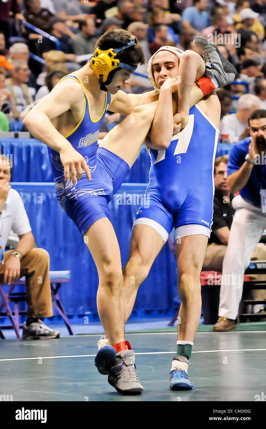 March 15, 2012 - St. Louis, Missouri, U.S. - STEVE BONANNO (right) of Hofstra holds one leg high in the air while sweeping the other leg of TYLER IWAMURA of CSU Bakerskfield (left) during the opening round of the NCAA Division 1 Wrestling Championships. Bonanno defeated Iwamura to advance to the nex Stock Photo