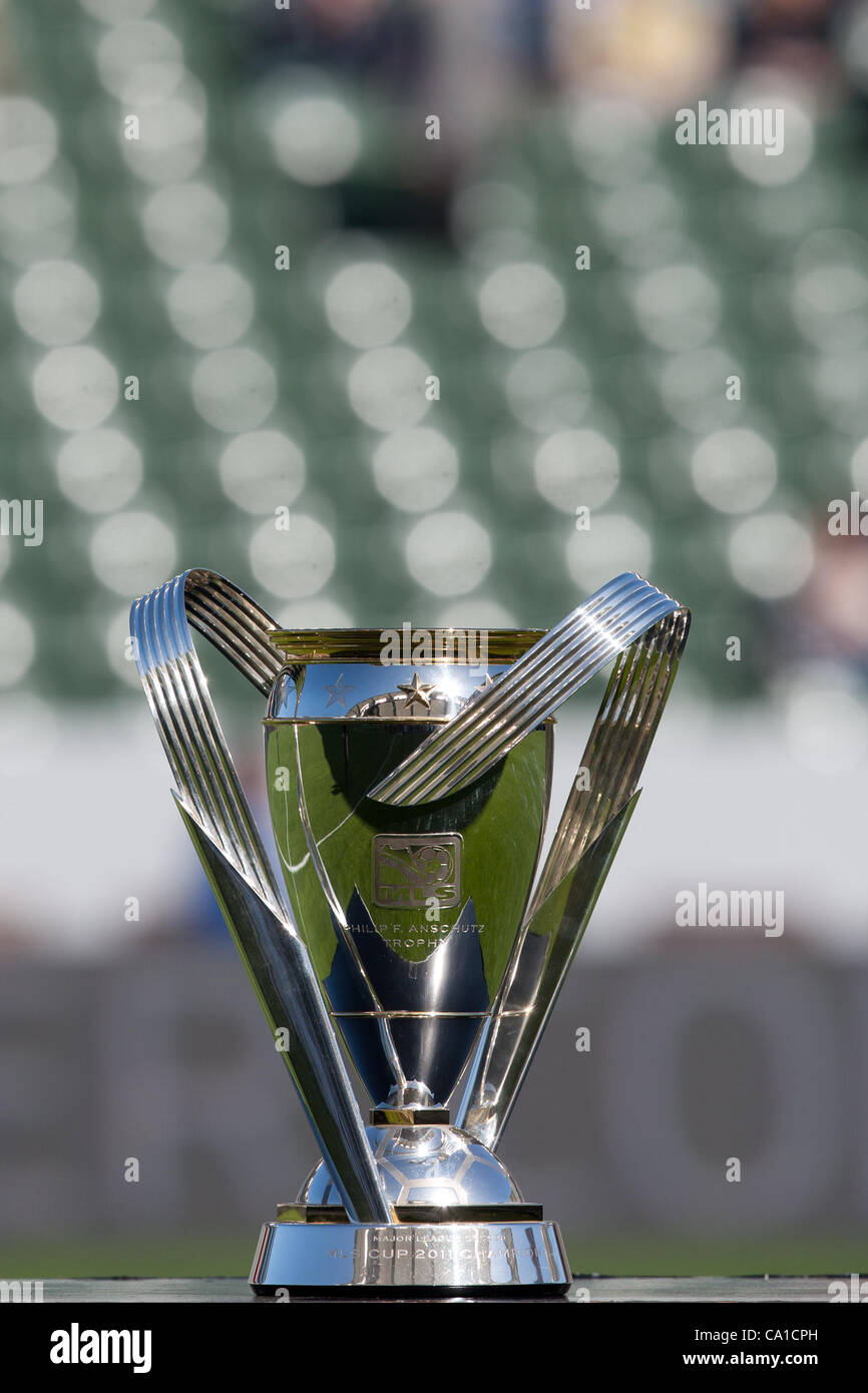 Mls cup trophy hi-res stock photography and images - Alamy