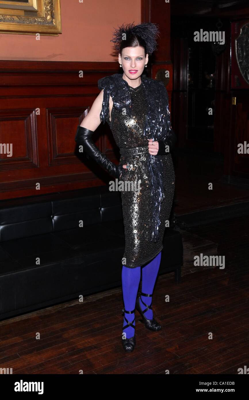 Linda Evangelista at arrivals for Lycee Francais De New York 2012 Gala Honoring Jean Paul Gaultier, Park Avenue Armory, New York, NY March 17, 2012. Photo By: Andres Otero/Everett Collection Stock Photo
