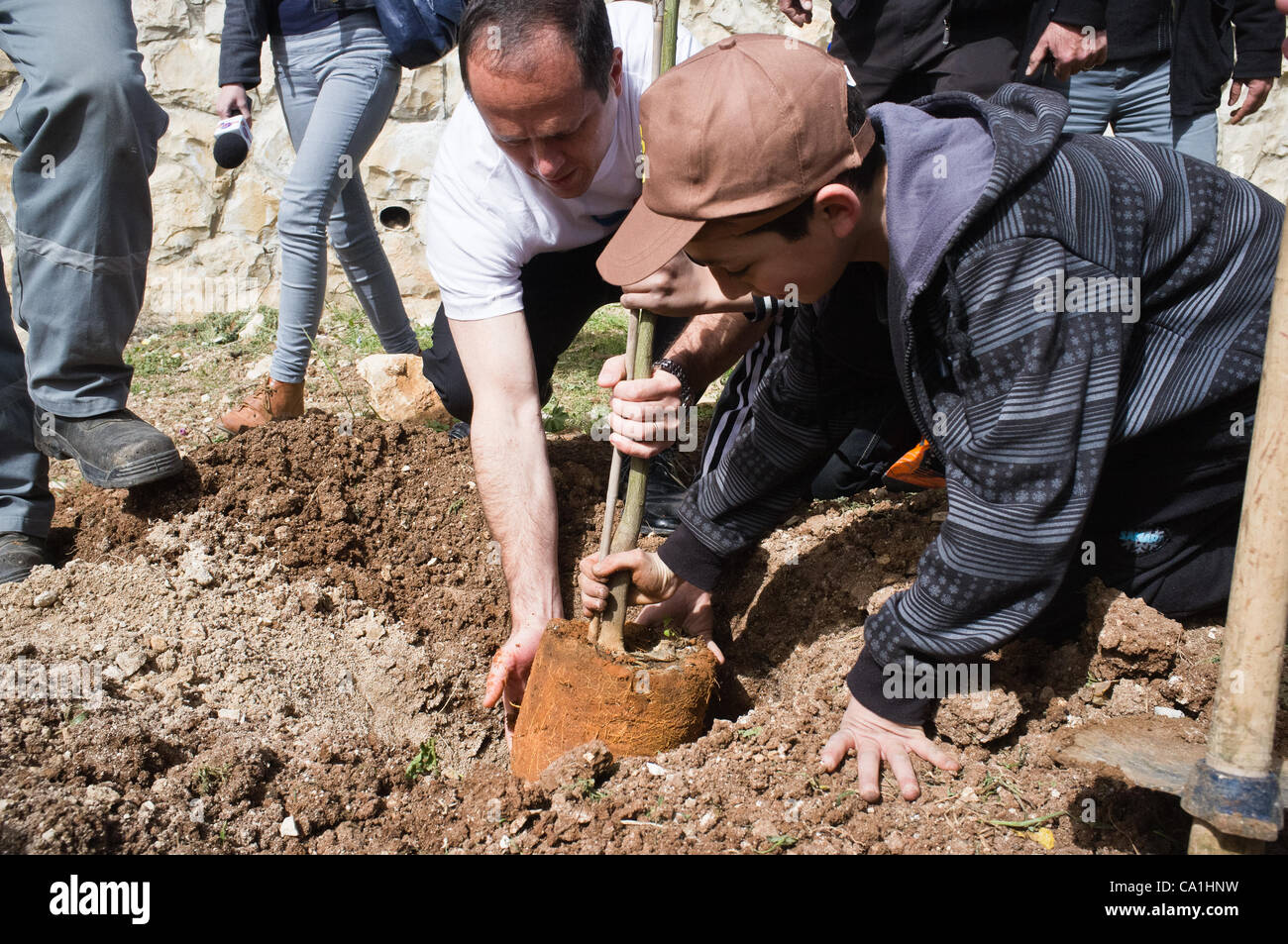 Mayor Nir Barkat plants a tree with boys of Tsur Baher Elementary ...