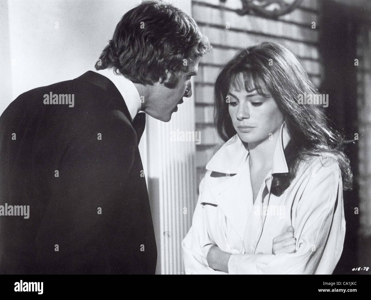JACQUELINE BISSET Ryan O'Neal.The Thief who Came To Dinner 1973.Supplied by  Photos, inc.(Credit Image: Â© Supplied By Globe Photos, Inc/Globe  Photos/ZUMAPRESS.com Stock Photo - Alamy