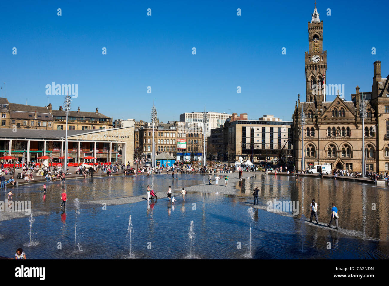 Bradford, West Yorkshire 27/03/2012. The recent hot weather has seen
