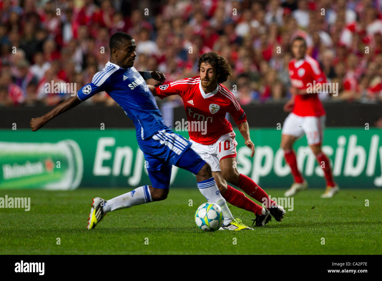 27 March 2012 - Lisbon, Portugal - Salomon Kalou Chelsea FC Forward (L) and  Pablo Aimar SL Benfica Midfielder (R) during the match between Portugal SL  Bebfica and England Chelsea FC for