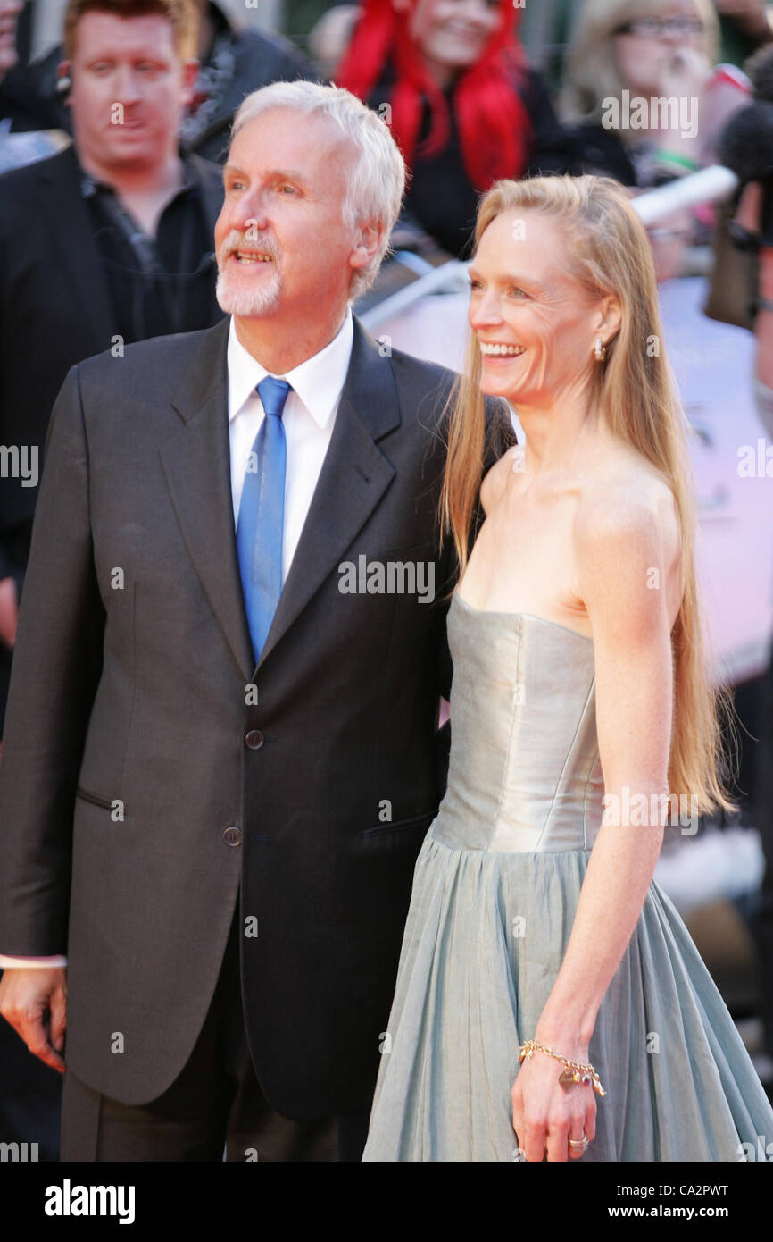 James Cameron & Suzy Amis Cameron attend the Titanic 3D - World Premiere at the Royal Albert Hall in London Stock Photo