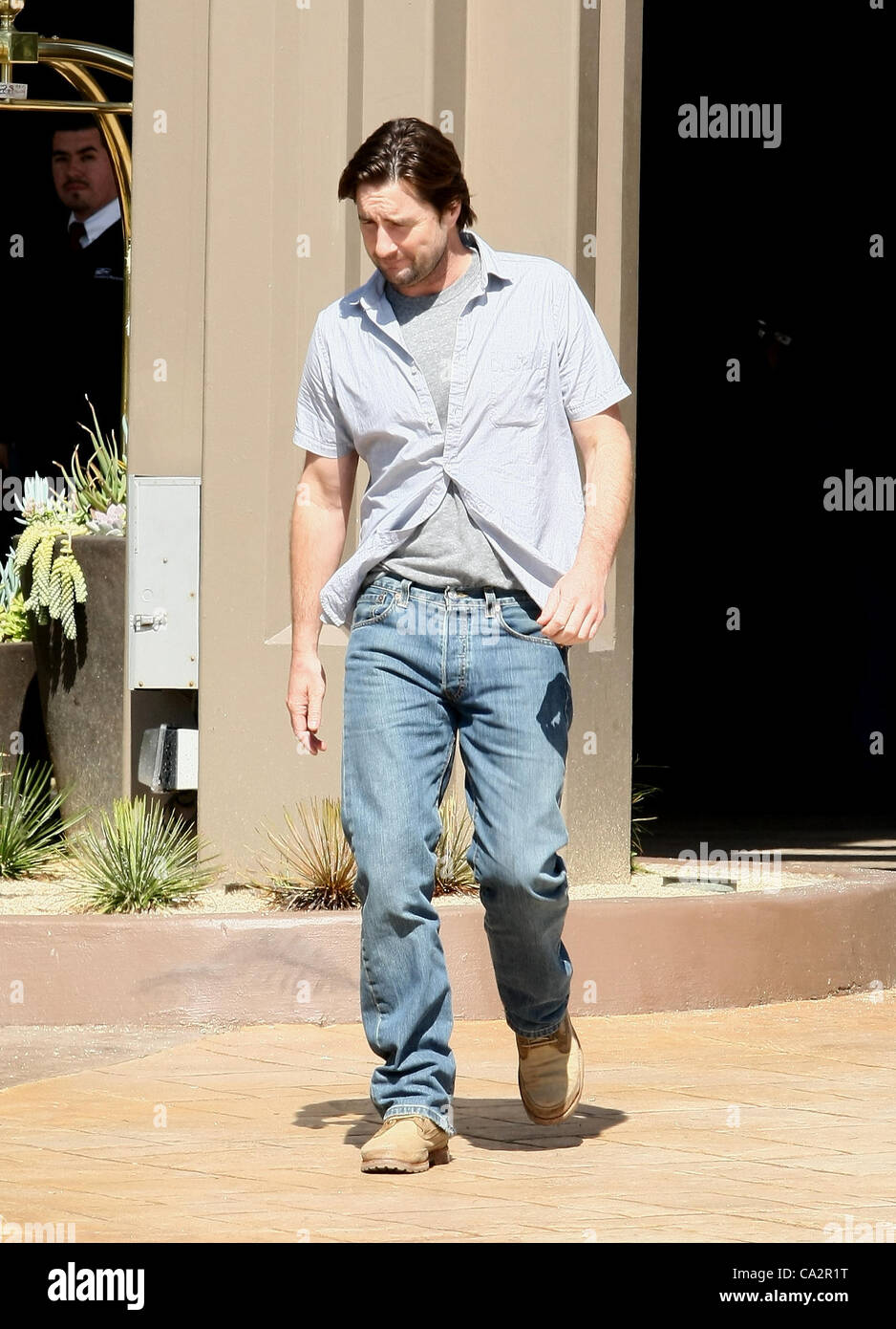 LUKE WILSON ENLIGHTENED. FILM SET REDONDO BEACH CALIFORNIA USA 27 March  2012 Stock Photo - Alamy, image size:938x1390