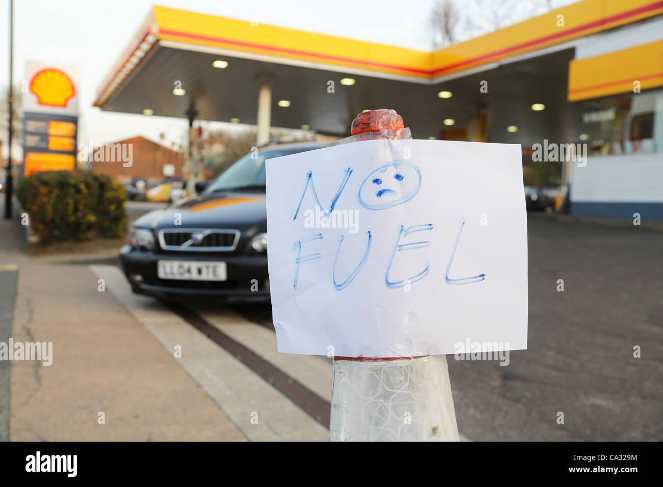 Closed petrol station tanker drivers strike March / April 2012, Park Road, Crouch End London UK Stock Photo