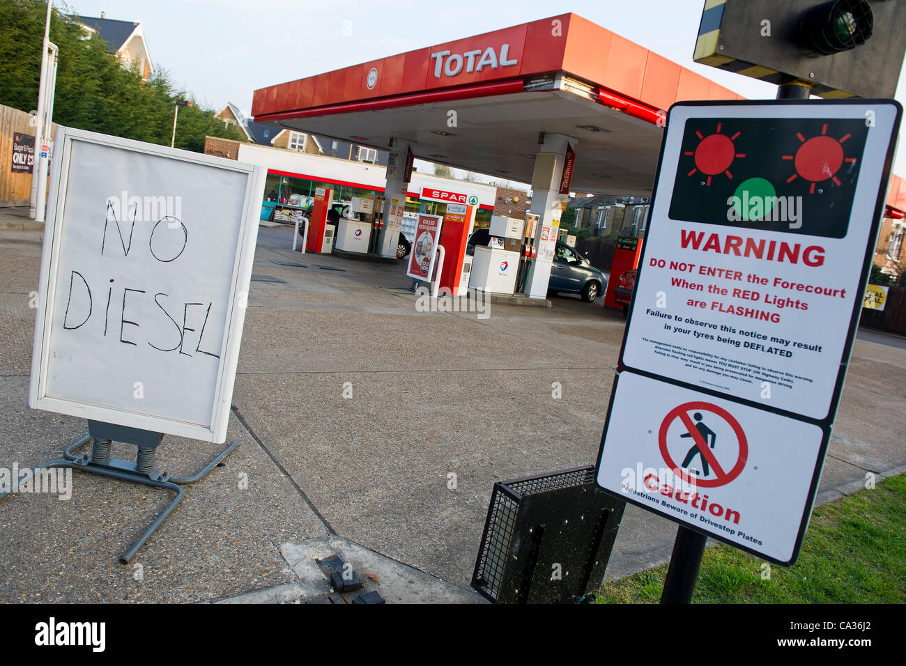 A petrol station runs out of diesel as commuters head home. Clapham, South West London, UK, Friday 30th March 2012. Stock Photo