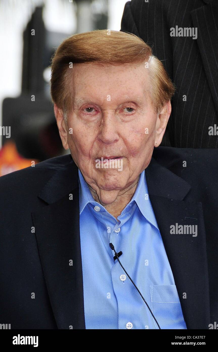 Sumner Redstone at the induction ceremony for Star on the Hollywood ...