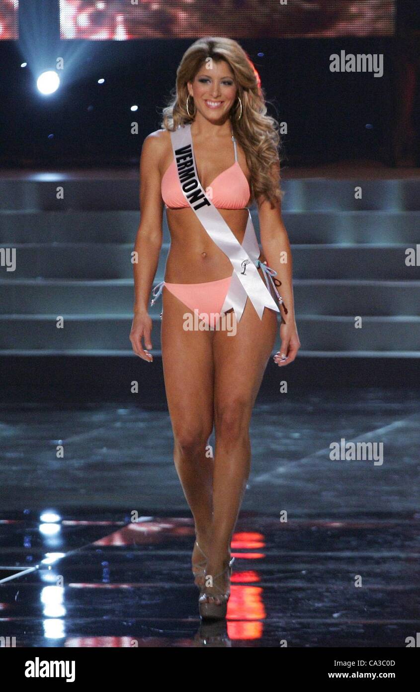 Jamie Dragon, Miss Vermont USA on stage for 2012 Miss USA Preliminary