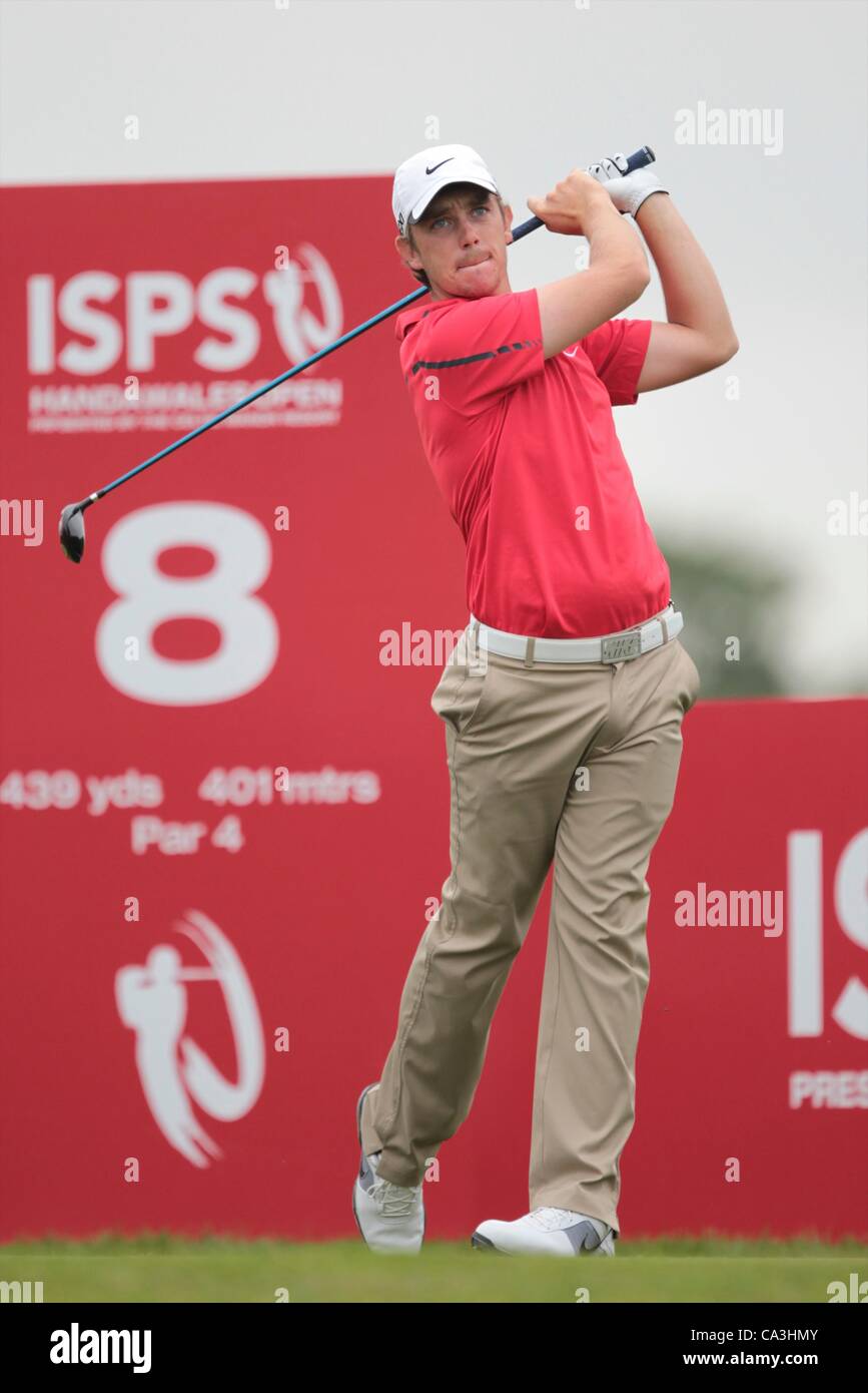 These photos of Tommy Fleetwood without his long hair and scruffy beard are  amazing, This is the Loop