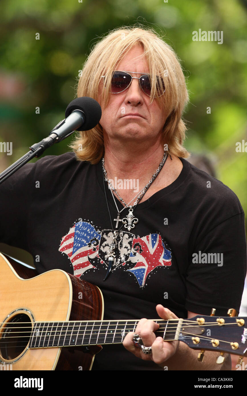 Joe elliott def leppard hires stock photography and images Alamy