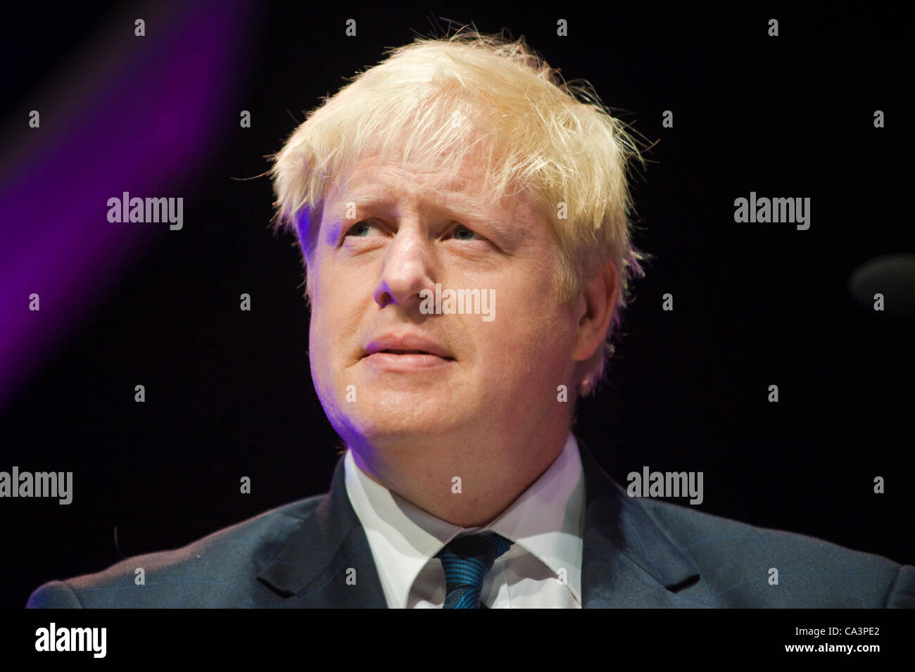 Boris johnson reading from book hi-res stock photography and images - Alamy