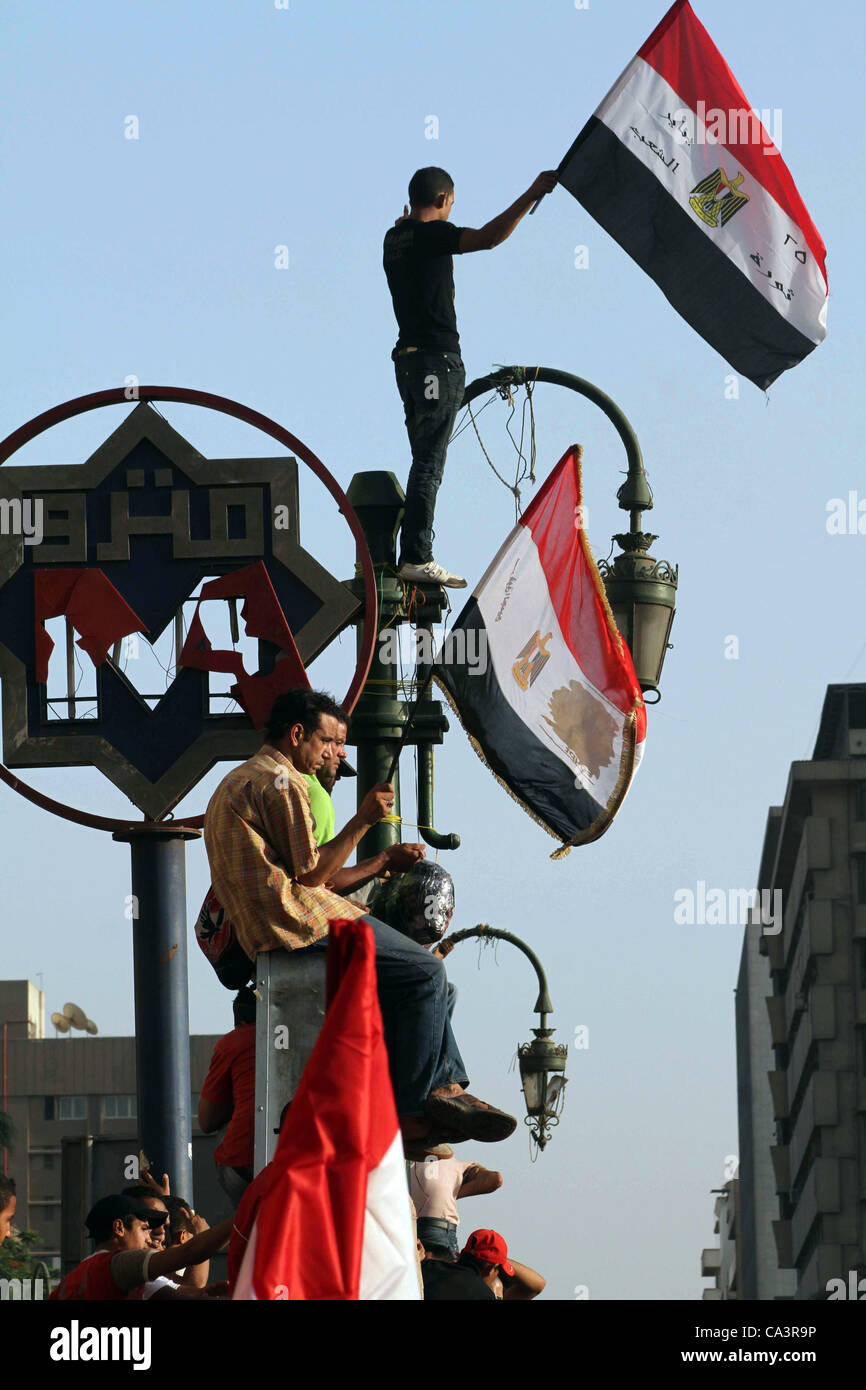 June 2, 2012 - Cairo, Cairo, Egypt - Egyptian protesters hold their national flag and effigies of the heads of former President Hosni Mubarak and his sons during a protest hours after the announcement of the verdict in their trial, in Tahrir square, Cairo, Egypt, 02 June 2012. Former Egyptian presid Stock Photo