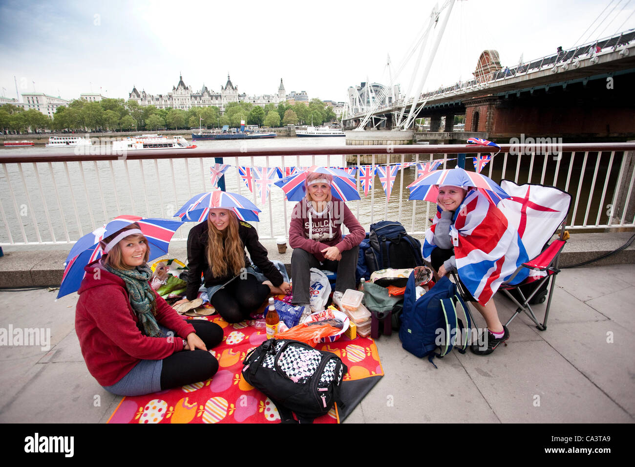 South Bank, River Thames, London, UK. 02.06.2012 Picture shows (l-r) Amy Derrick, Sophie Holmes, Lianne Holmes and Michelle Lowe from Gloucester camping overnight on the South Bank of the River Thames to guarantee a good view of the Queen's Diamond Jubilee Pageant flotilla. Stock Photo
