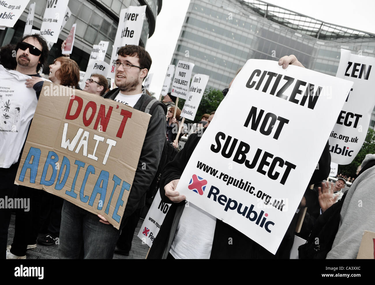 03/06/12 LONDON, UK: Anti-monarchy protesters outside City Hall, demonstrating against the backdrop of a long weekend of Diamond Jubilee celebrations. Thousands turned out to line the Thames and watch the Jubilee river pageant Stock Photo