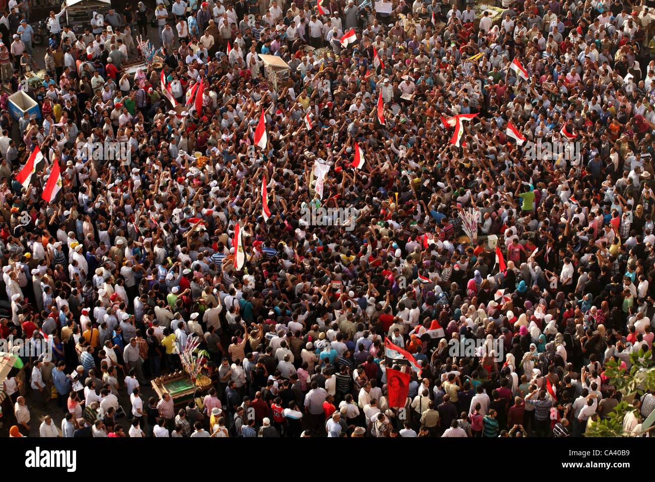 June 3, 2012 - Cairo, Egypt - Egyptian protesters demonstrate a day after a court sentenced deposed president Hosni Mubarak to life in prison, at Tahrir Square. Egyptian pro-democracy campaigners called for a new uprising on Sunday, enraged that a court had spared Mubarak his life over the killing o Stock Photo