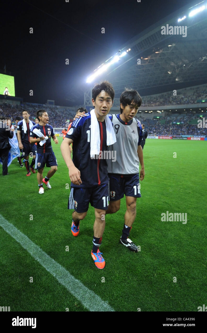 (L-R) Shinji Kagawa, Kengo Nakamura (JPN), JUNE 3, 2012 - Football / Soccer : Shinji Kagawa and Kengo Nakamura of Japan leave the pitch after the 2014 FIFA World Cup Asian Qualifiers Final round Group B match between Japan 3-0 Oman at Saitama Stadium 2002 in Saitama, Japan. (Photo by Takahisa Hirano Stock Photo