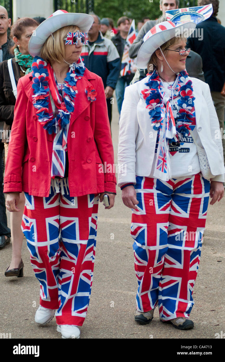 London, UK. 04/06/12. Two ladies in Union Flag (Union Jack) clothing at the Diamond Jubilee Concert in St James's Park. Stock Photo