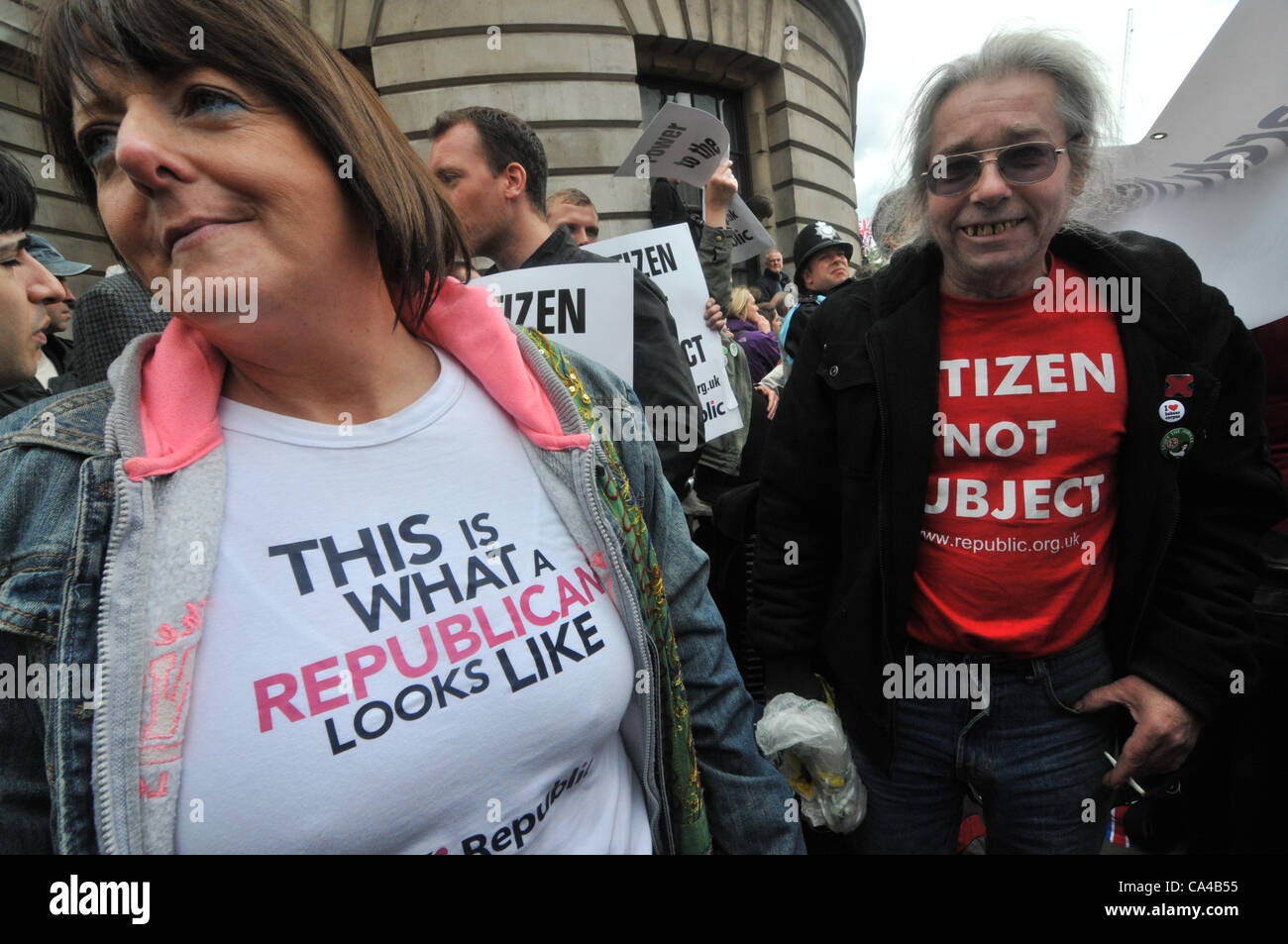 Whitehall, London, UK. 5th June 2012. Republic protesters wearing T shirts amongst the dense crowds of people waiting to catch a glimpse of the Queen. Stock Photo
