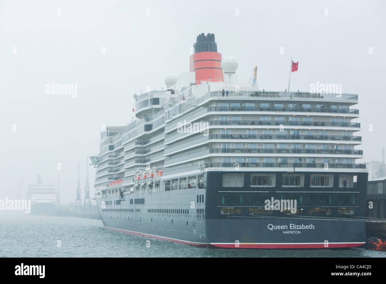 SOUTHAMPTON, UK, 5th June 2012. The Queen Elizabeth (front) and Queen Victoria are berthed in Southampton as part of the 'Three Queens' event during celebrations for Queen Elizabeth II's diamond jubilee. Credit:  Alick Cotterill / Alamy Live News Stock Photo