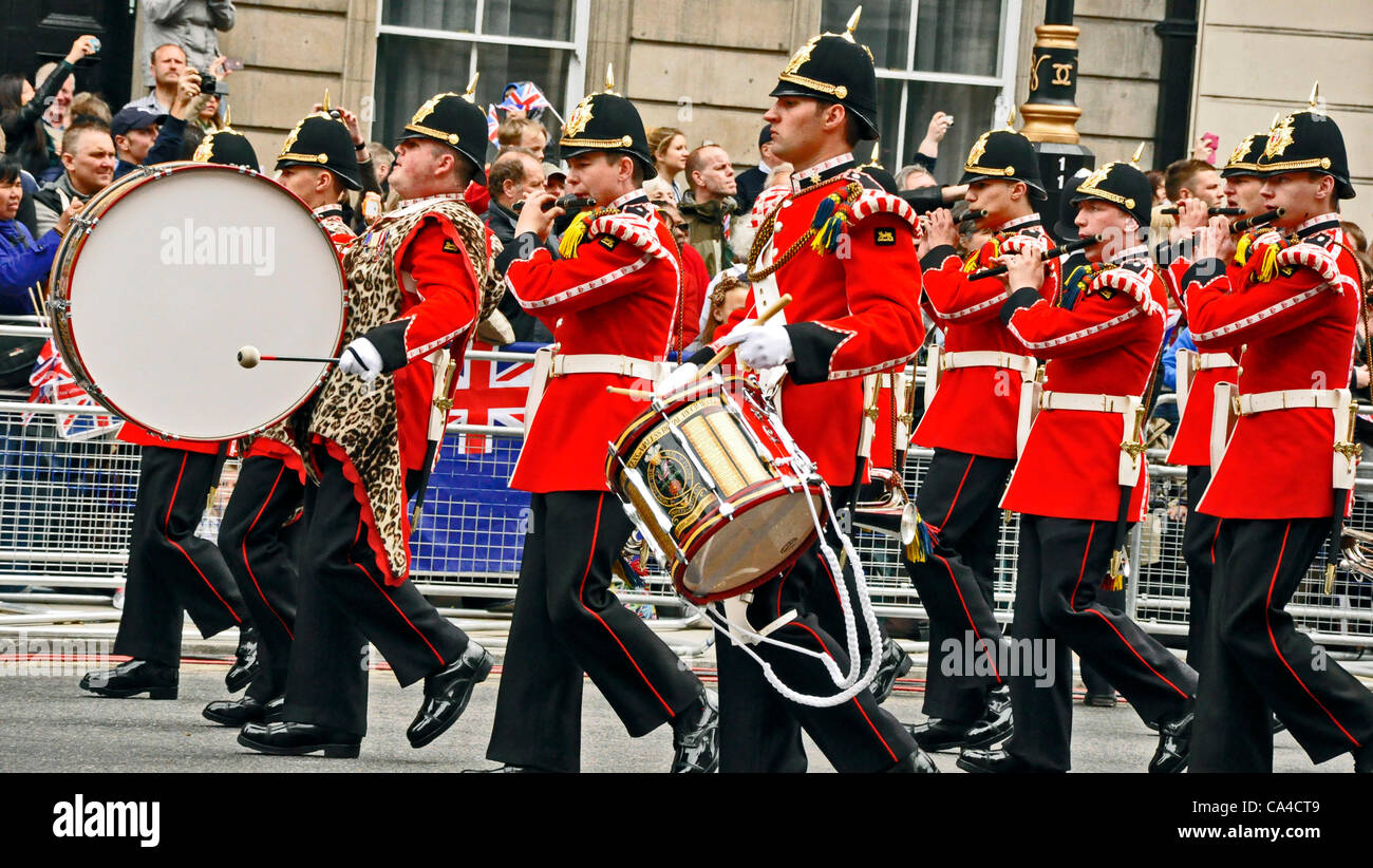 Queens Diamond Jubilee Marching Military band in Whitehall Stock