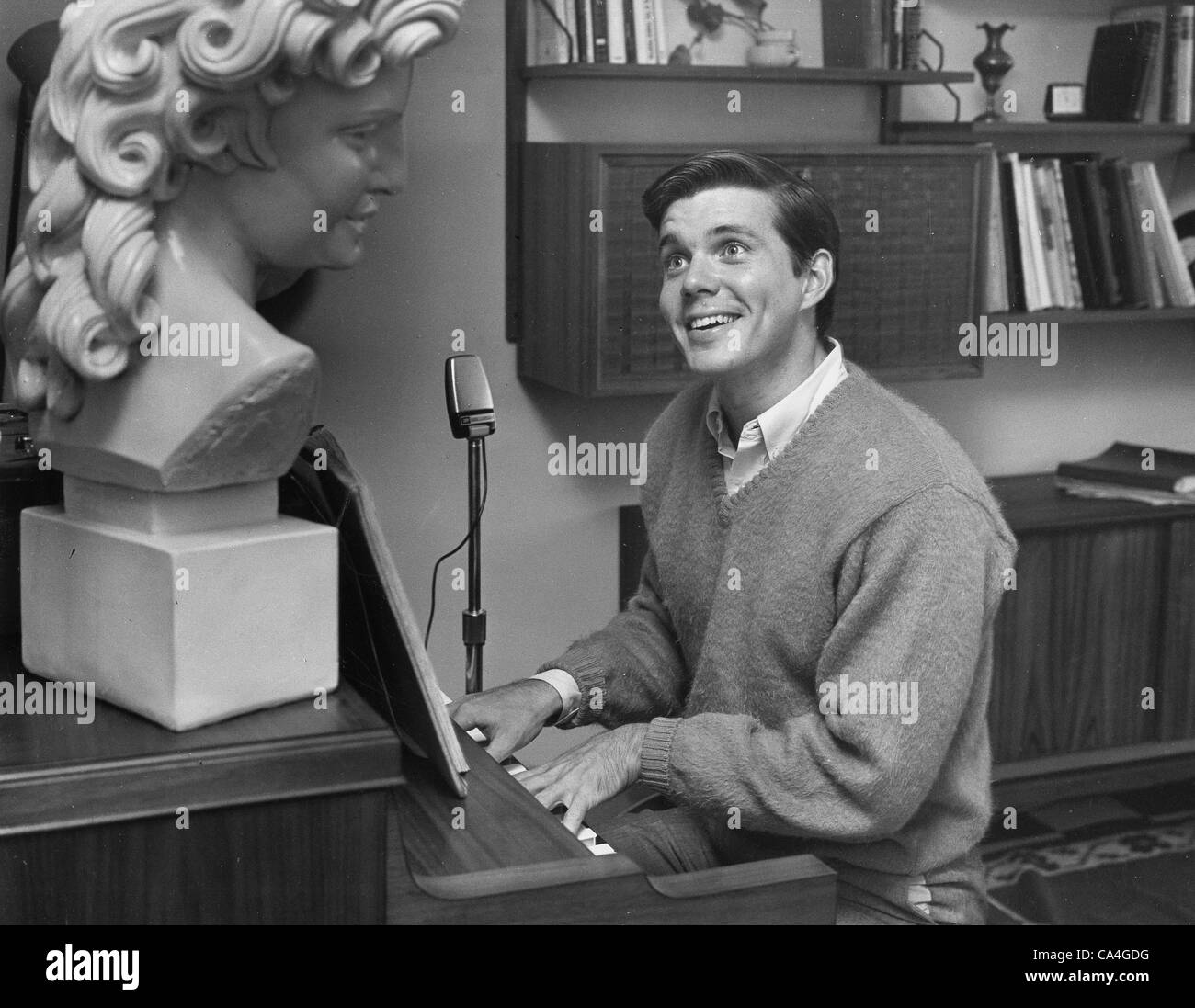 JOHN DAVIDSON.Supplied by Photos inc.(Credit Image Â© Supplied By