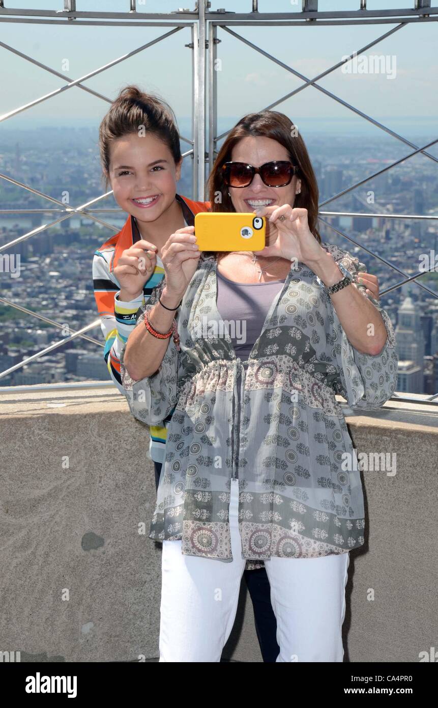 Bailee Madison, mom Patti Riley in attendance for Bailee Madison ...