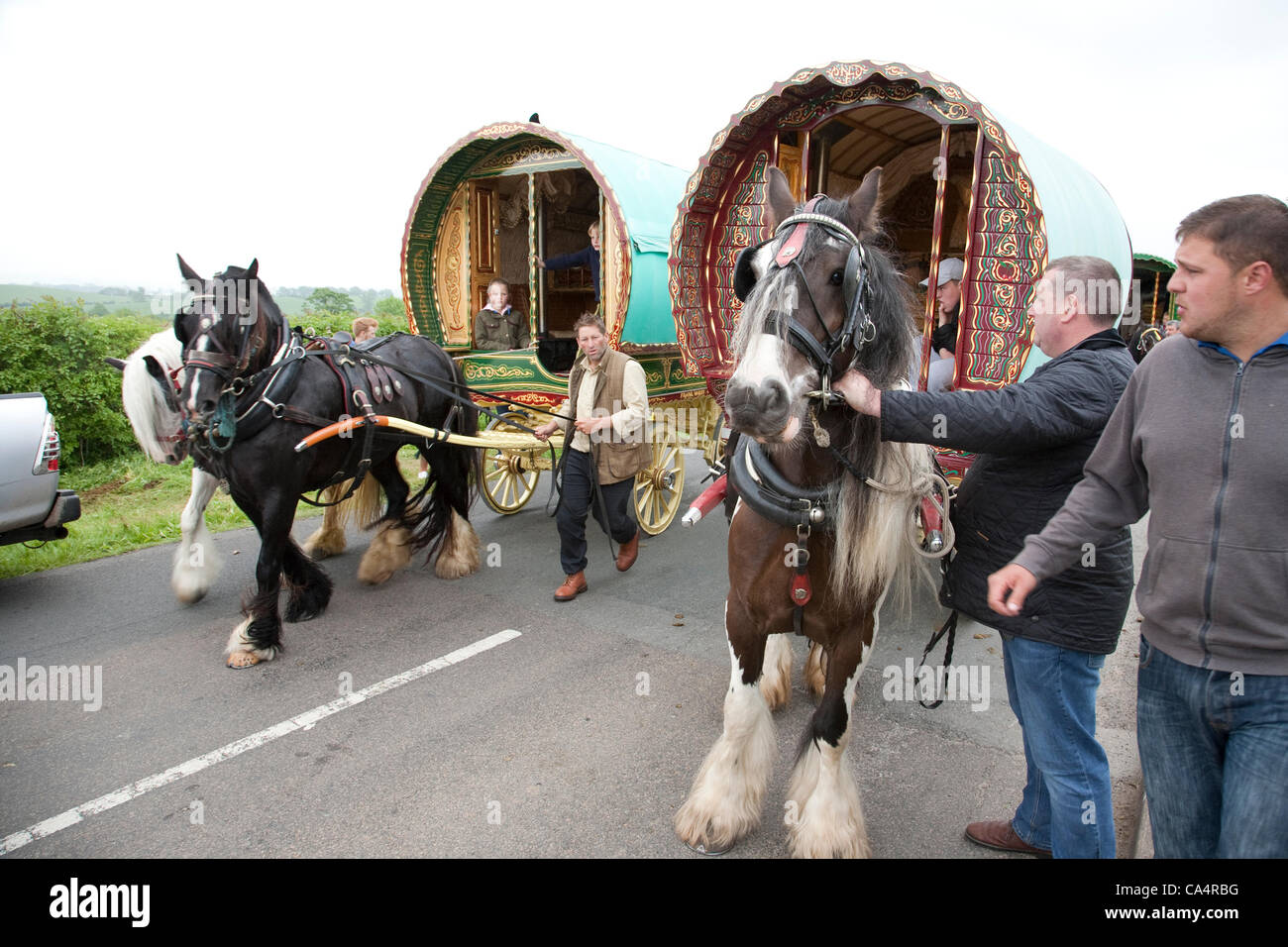 Thursday 7th June 2012 at Appleby, Cumbria, England, UK. Horse drawn bow-top wagons arrive from all over the UK on the first day of the Appleby Fair, the biggest annual gathering of Gypsies and Travellers in Europe.  The fair takes place 7th-13th June 2012. Stock Photo
