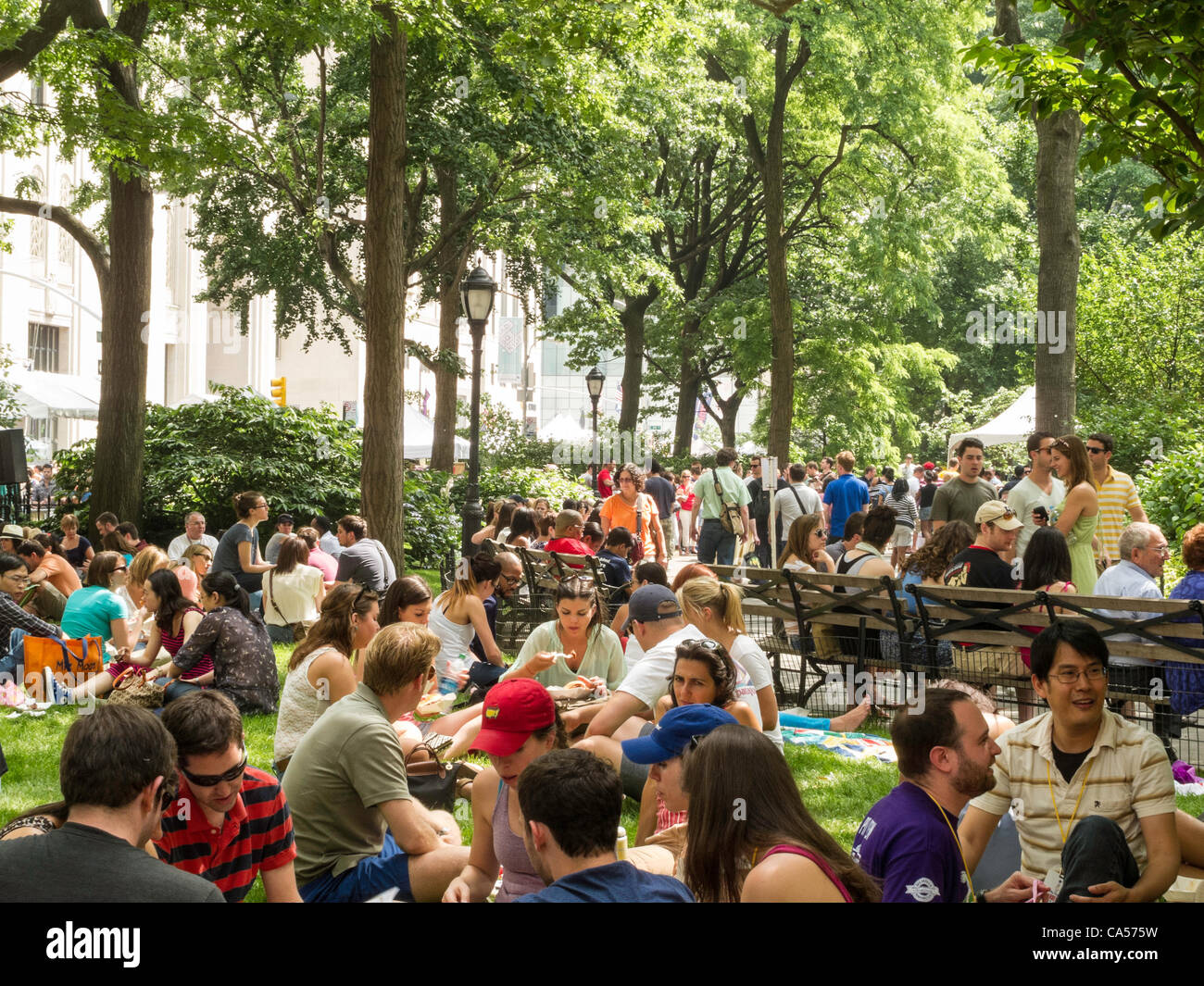 New York, NY – 9 Jun 2012 – Thousands crowd Madison Sq. Park to enjoy freshly cooked food at the 10th Annual Big Apple Barbecue Stock Photo