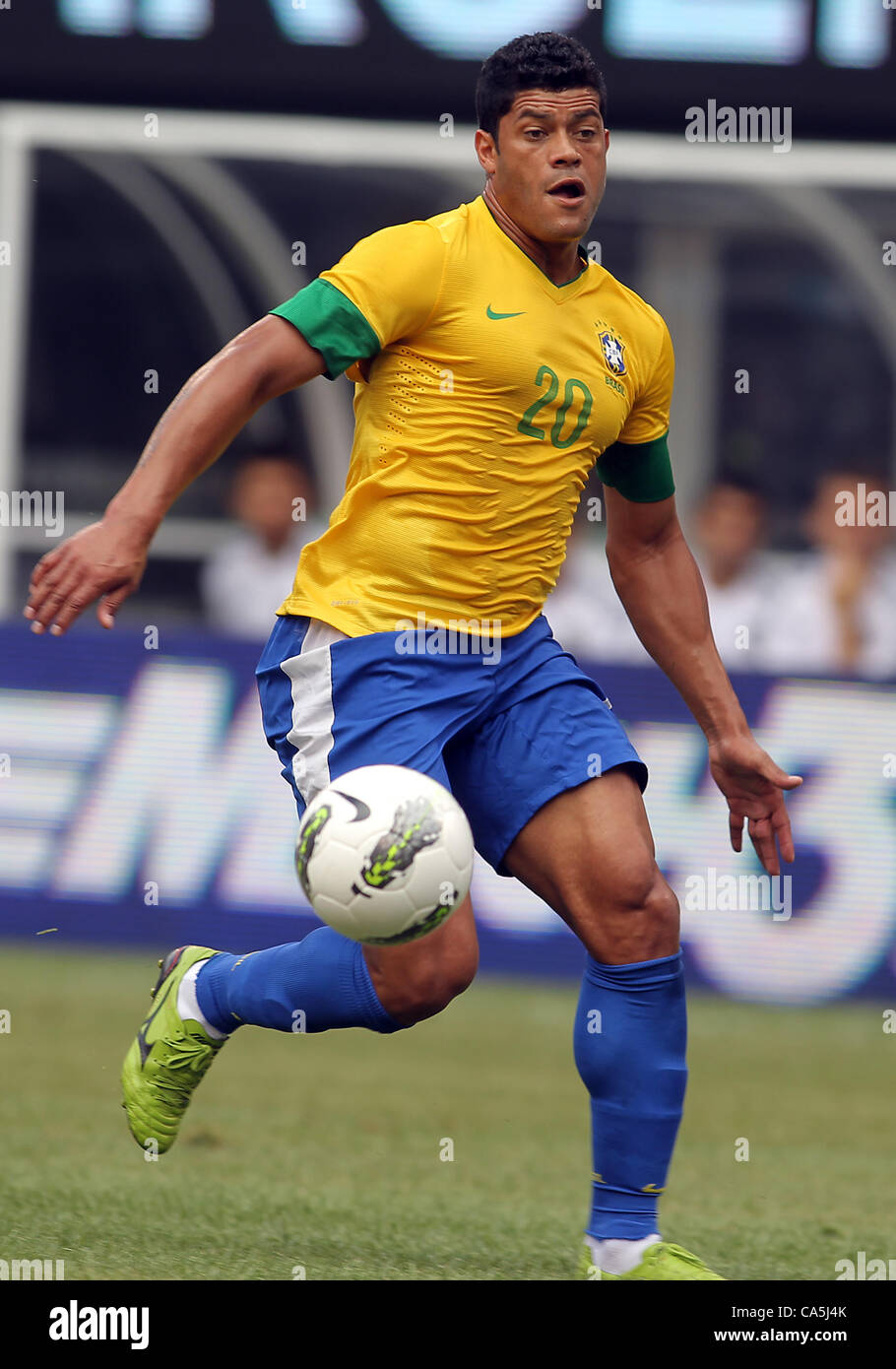 09.06.2012. New Jersey, USA. Hulk (20) of Brazil during an international  friendly match against Argentina at Metlife Stadium in East Rutherford,New  Jersey. Argentina won 4-3 Stock Photo - Alamy