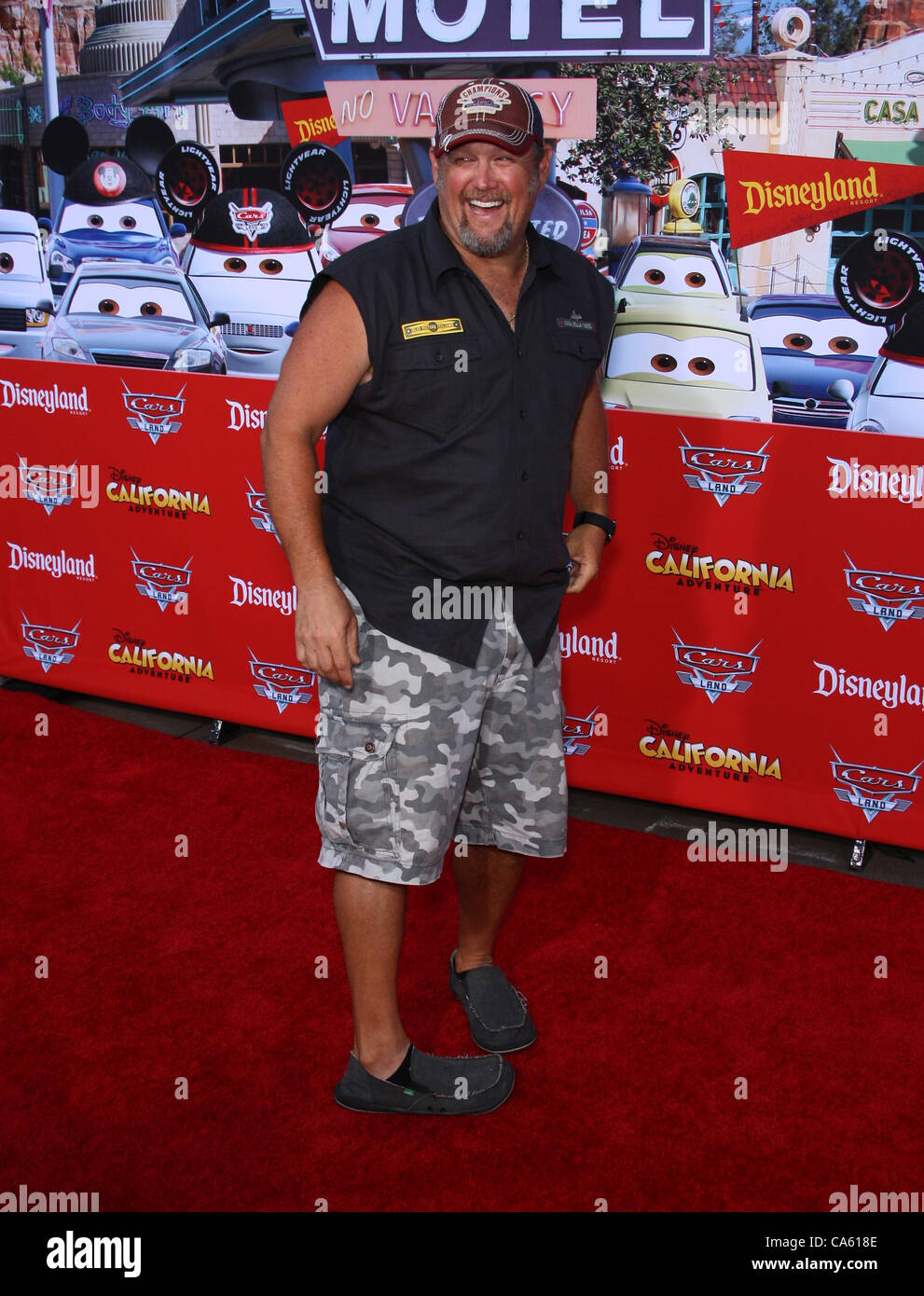 LARRY THE CABLE GUY CARS LAND. GRAND OPENING. ANAHEIM LOS ANGELES