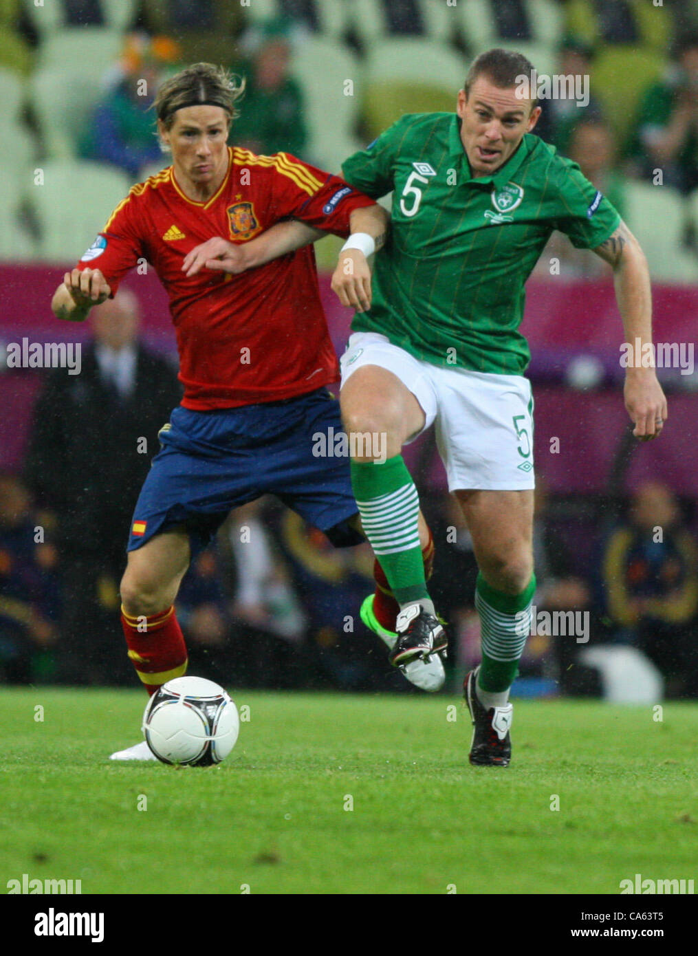 14.06.2012, GDANSK, Poland. EURO 2012, FOOTBALL EUROPEAN CHAMPIONSHIP, SPAIN versus IRELAND FERNANDO TORRES (ESP)steals the ball in the box from RICHARD DUNNE (IRL) and scored the first goal Stock Photo