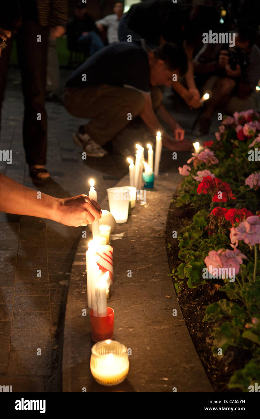 Candle light vigil hires stock photography and images Alamy