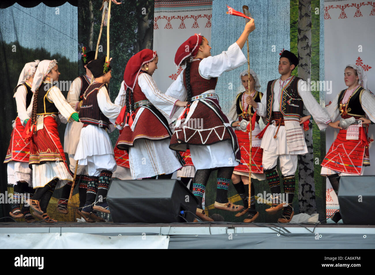 Traditional macedonian folk dance hires stock photography and images