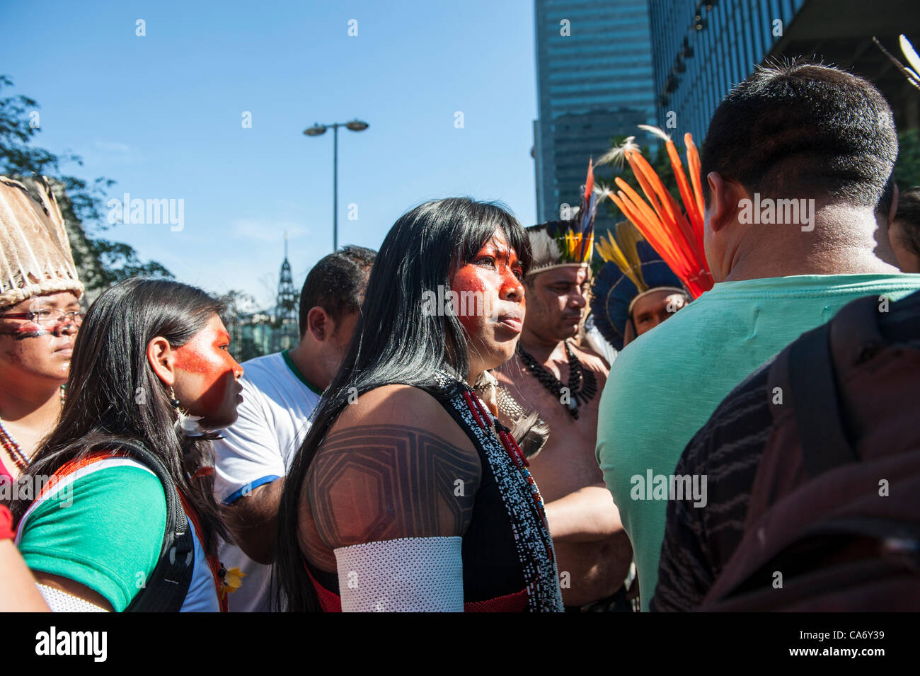 Mayalú Txucarramãe, a female Kayapo leader and activist, negotiates with staff at BNDES, the Brazilian National Development Bank, to arrange a meeting with the management to discuss their greivances after a march from the People's Summit at the United Nations Conference on Sustainable Development (R Stock Photo